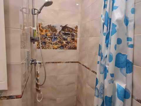будинок за адресою с. Нове, Є. Гуцало