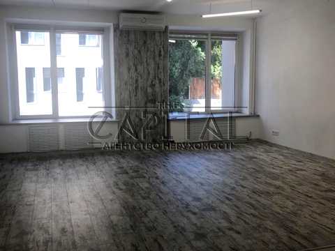 комерційна за адресою Болсуновська вул. (Сергія Струтинського), 8