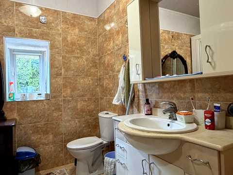 комерційна за адресою Київ, Бакинська вул., 23А