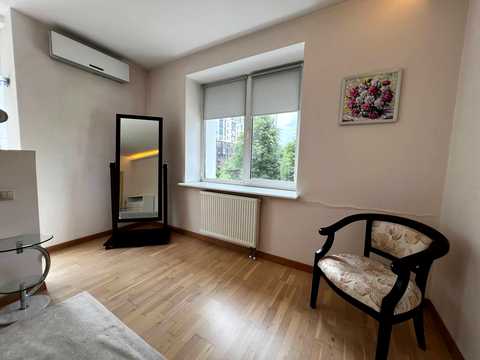 квартира за адресою Салютна вул., 1-Б