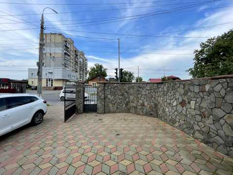 коммерческая по адресу Чорновола ул., 140/1
