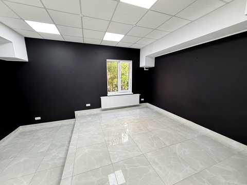 коммерческая по адресу Івана Франка ул., 8