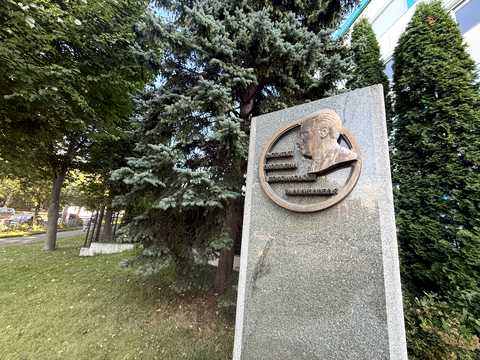 квартира за адресою Героїв Оборони вул., 10-А