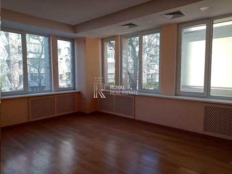 комерційна за адресою Лєскова вул., 9