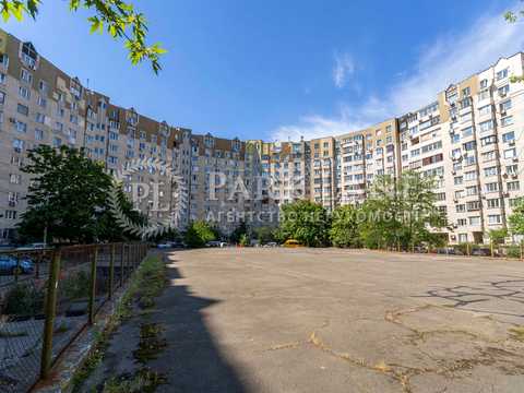 квартира за адресою Анни Ахматової вул., 7/15