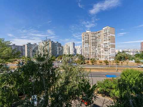 квартира за адресою Анни Ахматової вул., 7/15