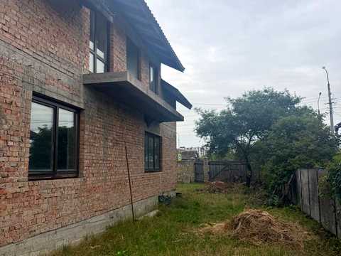 будинок за адресою Євгена Коновальця вул., 302