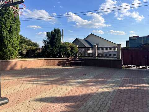 будинок за адресою с. Смиківці, Сонячна