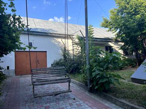 будинок за адресою с. Смиківці, Сонячна