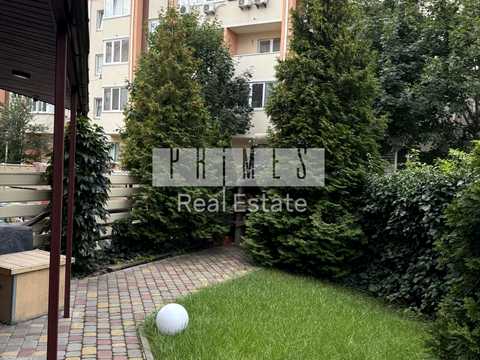 комерційна за адресою Богдана Хмельницького, 1