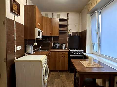 квартира по адресу Салютная ул., 10