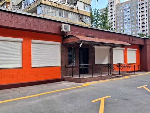 комерційна за адресою Тростянецька вул., 8-В