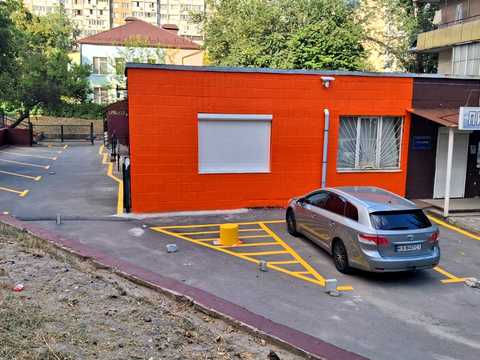 комерційна за адресою Тростянецька вул., 8-В
