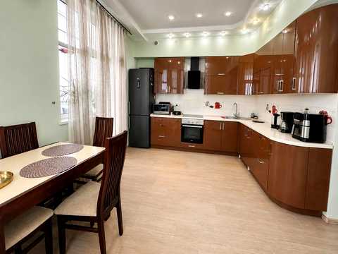 квартира за адресою Академіка Корольова вул., 5/4