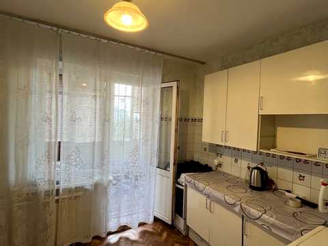 квартира за адресою Автозаводська вул., 77