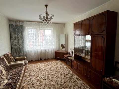 квартира за адресою Автозаводська вул., 77