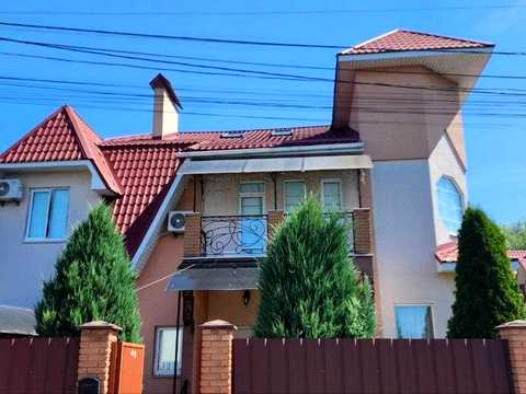 дом по адресу Центральна ул.