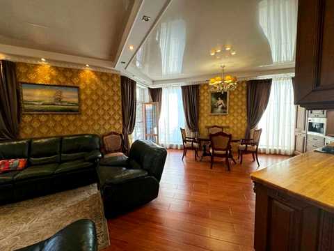 будинок за адресою Андрія Малишка вул. (Льва Толстого)
