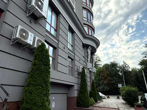 квартира за адресою Степана Бандери вул., (Будинок)