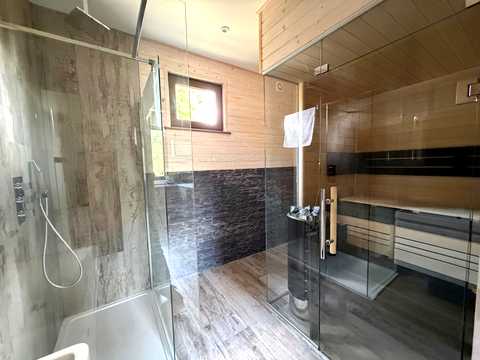 комерційна за адресою Залізна сотння, 34