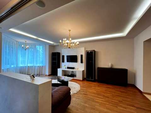 квартира за адресою Салютна вул., 1-Б
