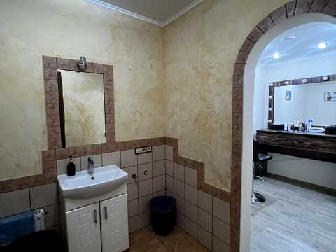 комерційна за адресою Луцьк, Липинського, 3