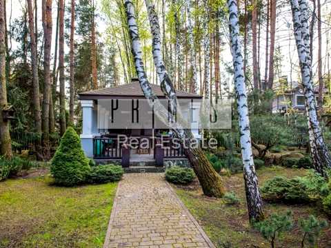 будинок за адресою Набережна вул.