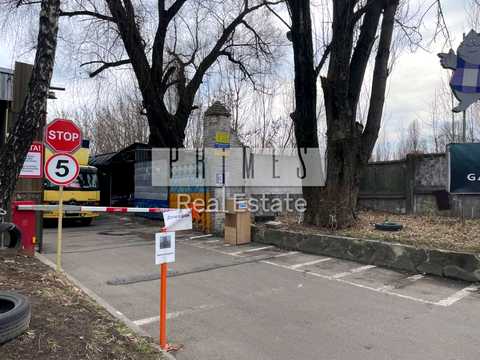 комерційна за адресою Івана Дзюби вул. (Сім'ї Сосніних), 3