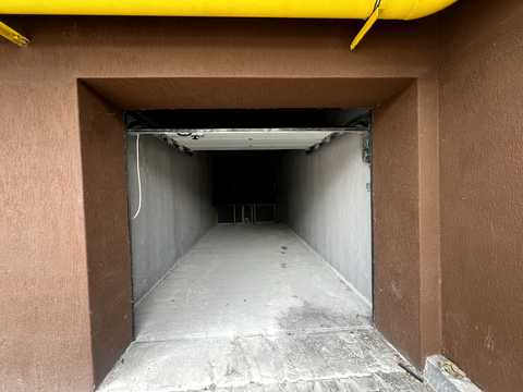 паркомісце за адресою Височана вул., 18 к13