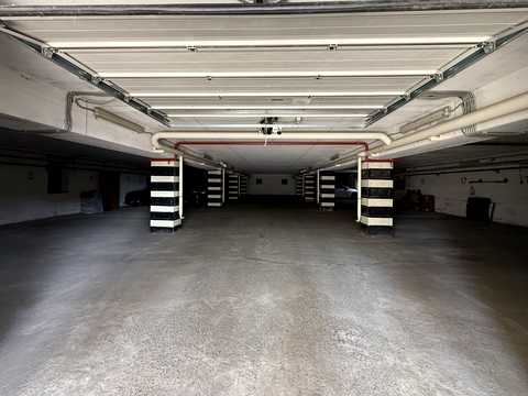 паркомісце за адресою Автокразівський бульв., 24