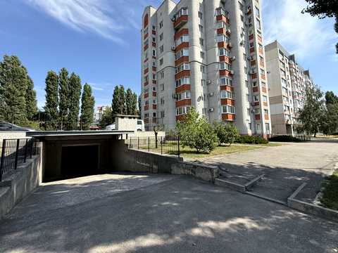 паркомісце за адресою Автокразівський бульв., 24
