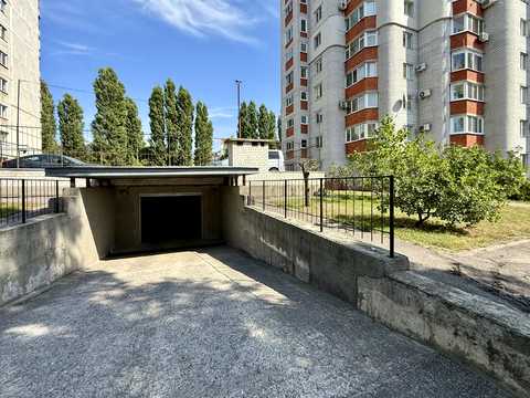 паркомісце за адресою Автокразівський бульв., 24