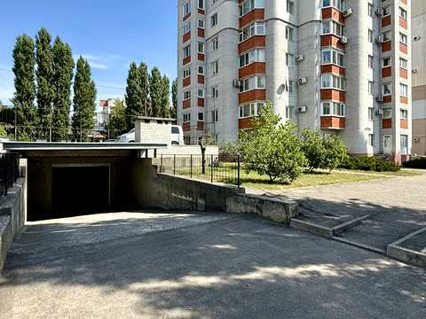 паркомісце за адресою Автокразівський бульв., 24