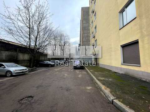 комерційна за адресою Івана Дзюби вул. (Сім'ї Сосніних), 3