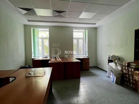 комерційна за адресою Костянтинівська вул., 1