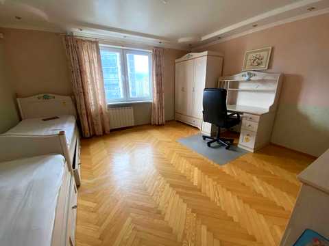 квартира за адресою Дарницький бульв., 8