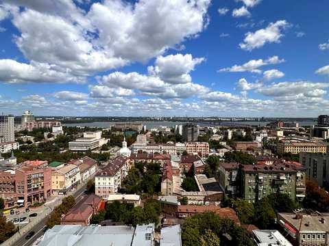 комерційна за адресою Мечникова вул., 19