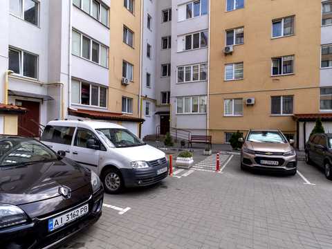 квартира за адресою Райдужна вул., 145