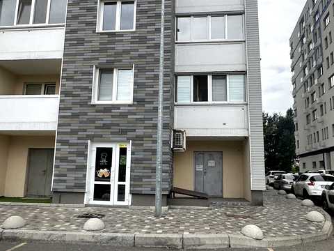 комерційна за адресою Ревуцького вул., 54