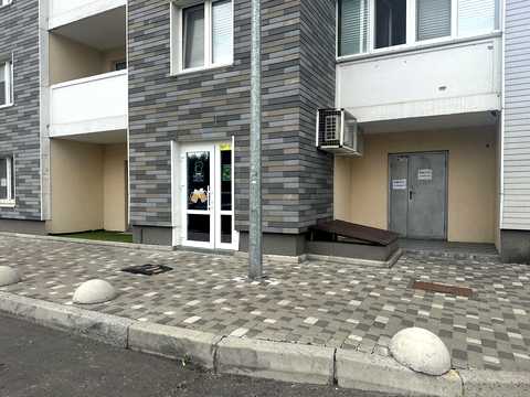 комерційна за адресою Ревуцького вул., 54