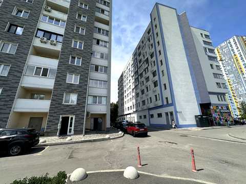 комерційна за адресою Ревуцького вул., 54