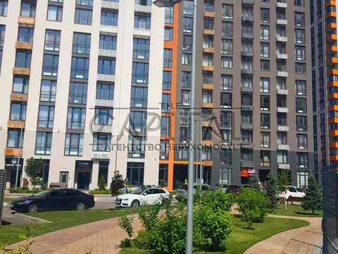 комерційна за адресою Дніпровська набережна вул., 20-А