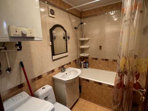 квартира за адресою Академіка Корольова вул., 2