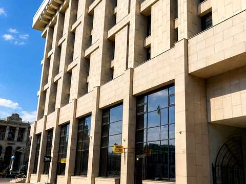 коммерческая по адресу майдан Незалежності пл., 2
