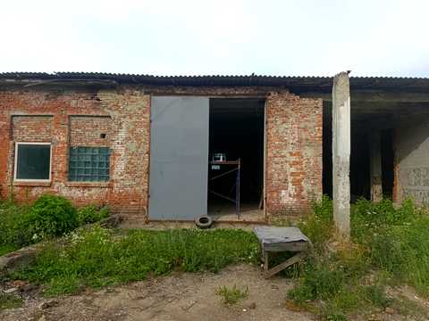 коммерческая по адресу Центральна, 1 є