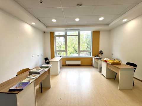 комерційна за адресою Предславинська вул., 53