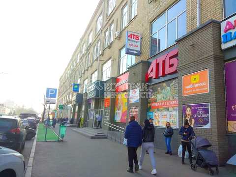 комерційна за адресою майдан Захисників України пл., 7/8