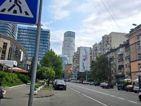 паркомісце за адресою Кловський узвіз, 7