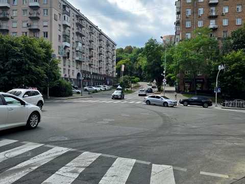 паркомісце за адресою Кловський узвіз, 7