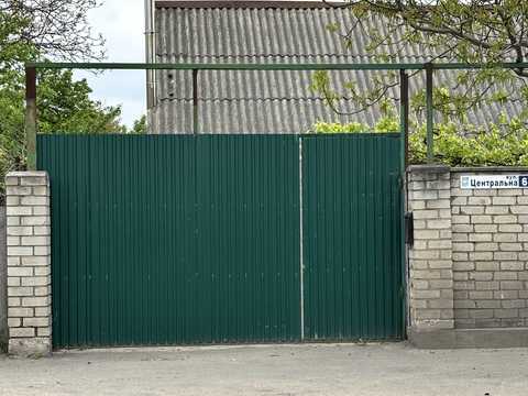 будинок за адресою Центральна вул., 6